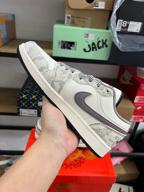 AIR JORDAN 1 LOW SERPENTINE GREY HOOK SERPENTINE GRIS CROCHET(36-47.5) - Image 4