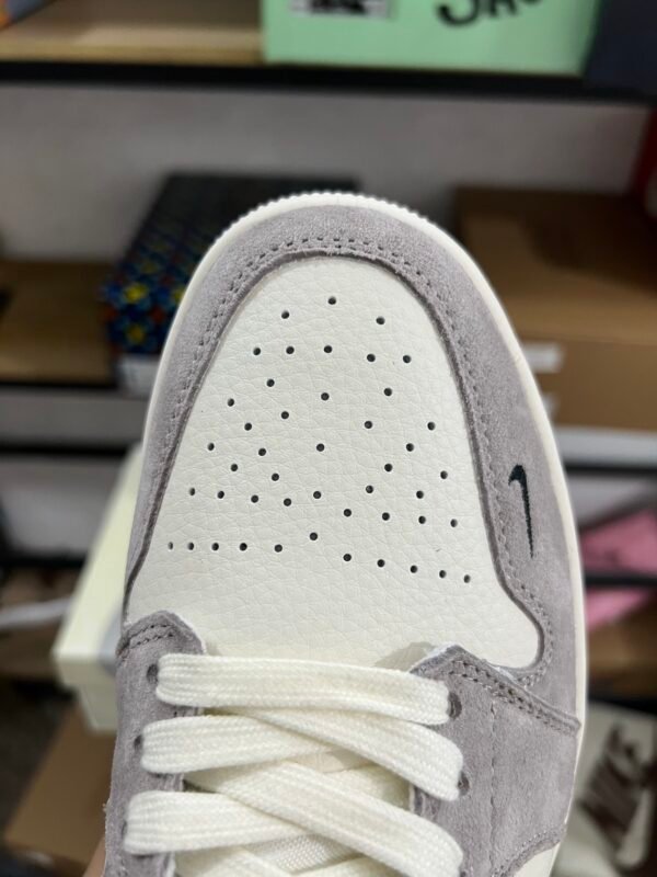 SUPREME X AIR JORDAN 1 LOW LGHT GRAY/BEIGE/BLACK GRIS CLAR/BEIGE/NOIR(36-47.5) - Image 7