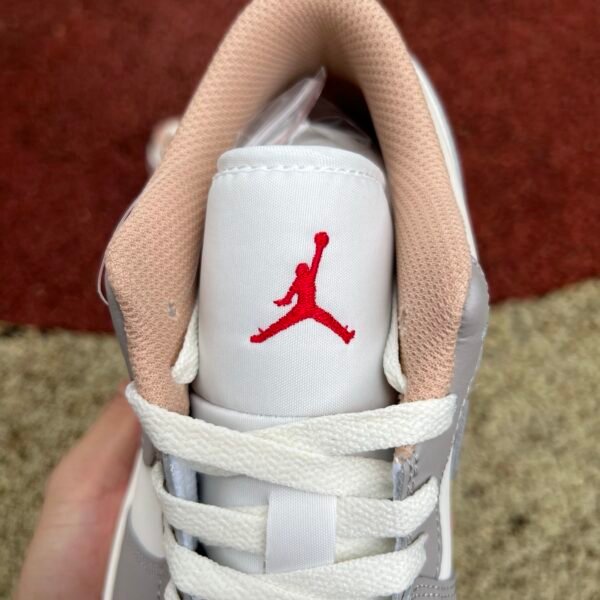 AIR JORDAN 1 LOW SAIL/FIRE-RED-COLLEGE GREY VOILE/GRIS COLLEGE/ROUGE FEU(36-47.5) - Image 3