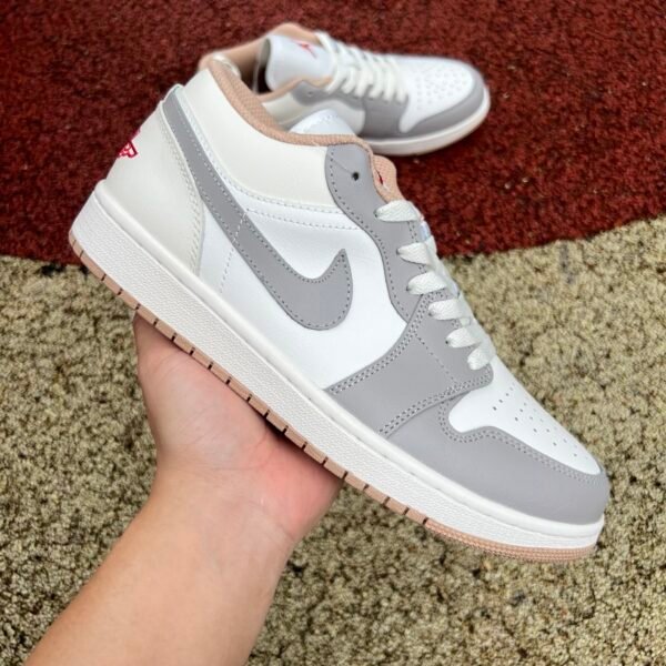 AIR JORDAN 1 LOW SAIL/FIRE-RED-COLLEGE GREY VOILE/GRIS COLLEGE/ROUGE FEU(36-47.5) - Image 2