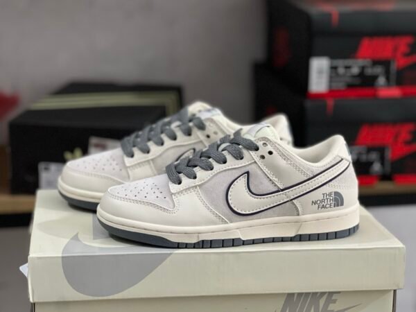 THE NORTH FACE X NIKE DUNK LOW RETRO PIG BUTTSPLICED GRAY(36-47.5)