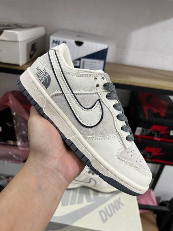 THE NORTH FACE X NIKE DUNK LOW RETRO PIG BUTTSPLICED GRAY(36-47.5) - Image 2
