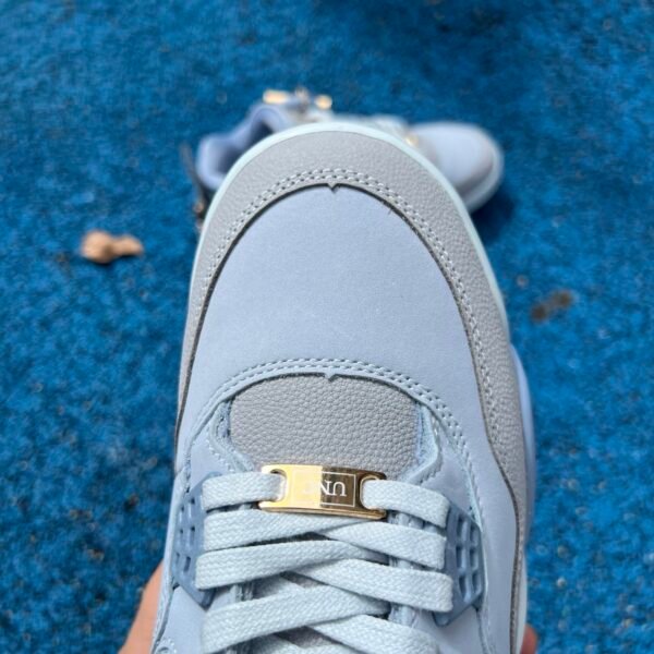 AIR JORDAN 4 RETRO NCAA P LT ARMORY BLUE/METALLIC GOLD(40-48.5) - Image 9