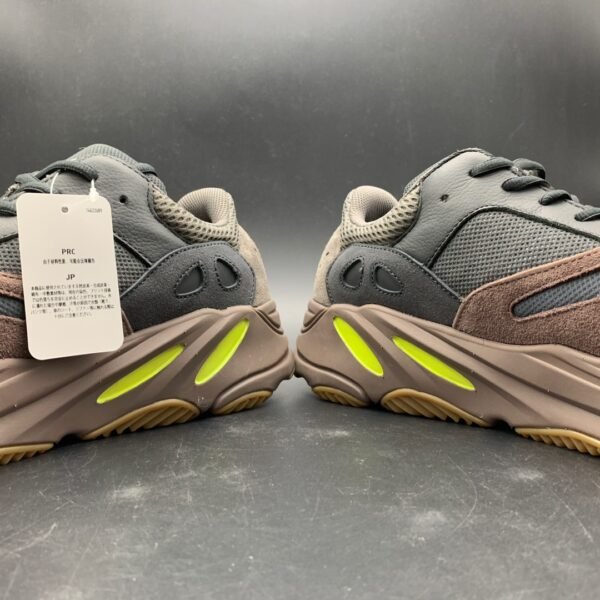 Yeezy Boost 700 Mauve - Image 4