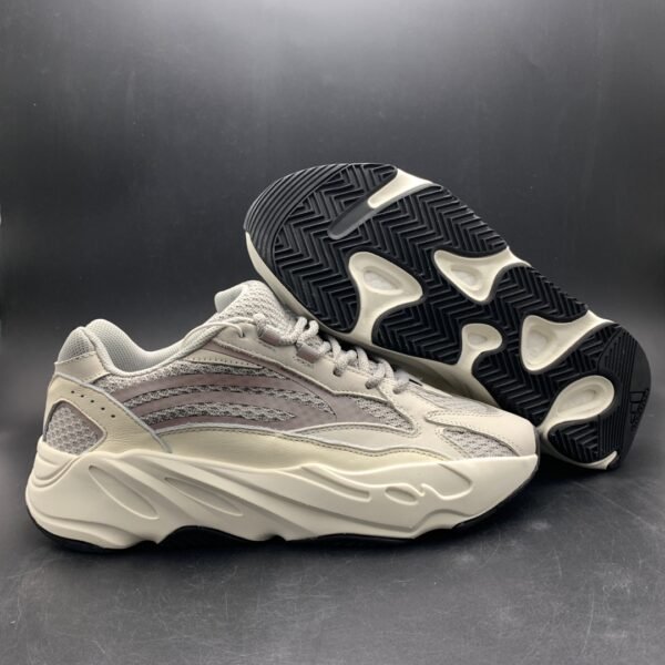 Yeezy Boost 700 v2 Cream