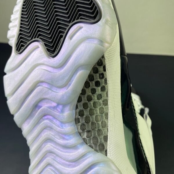 Air Jordan 11 Retro Emerald(41-47.5) - Image 10