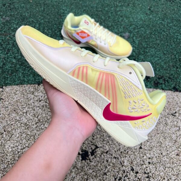 NIKE SABRINA2 EP CITRON TINTROYAL PULSE(39-47.5) - Image 2
