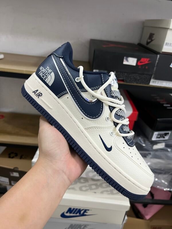 THE NORTH FACE X AIR FORCE 1'07 LV8 BEIGE/NAVY BLUE BEIGE/BLEU MARINE(36-47.5) - Image 2