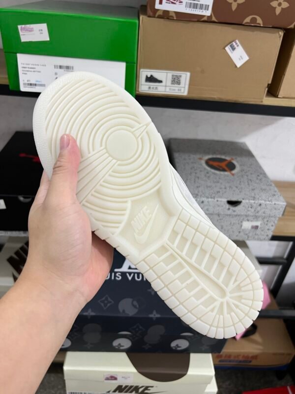 LV X NIKE DUNK LOW RETRO WHITE(36-47.5) - Image 6