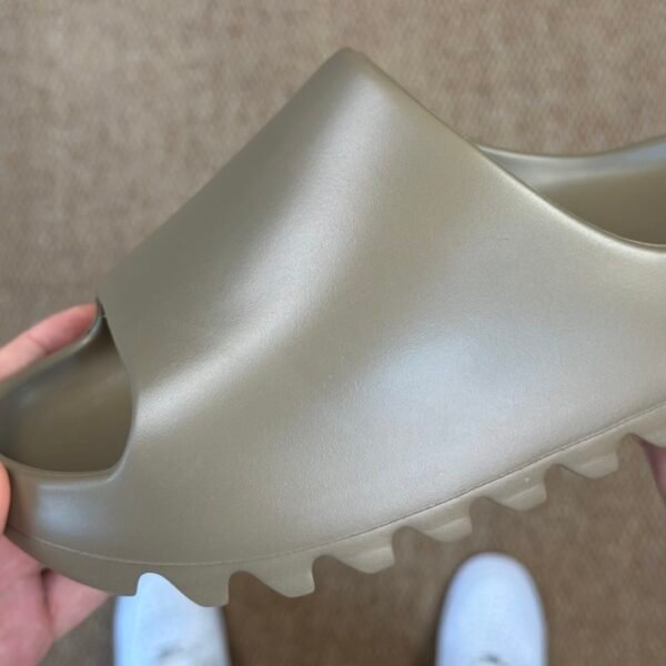 Yeezy Slide Glow Earbrn(37-48.5) - Image 4