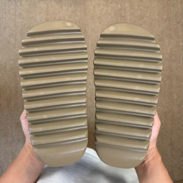 Yeezy Slide Glow Earbrn(37-48.5) - Image 5