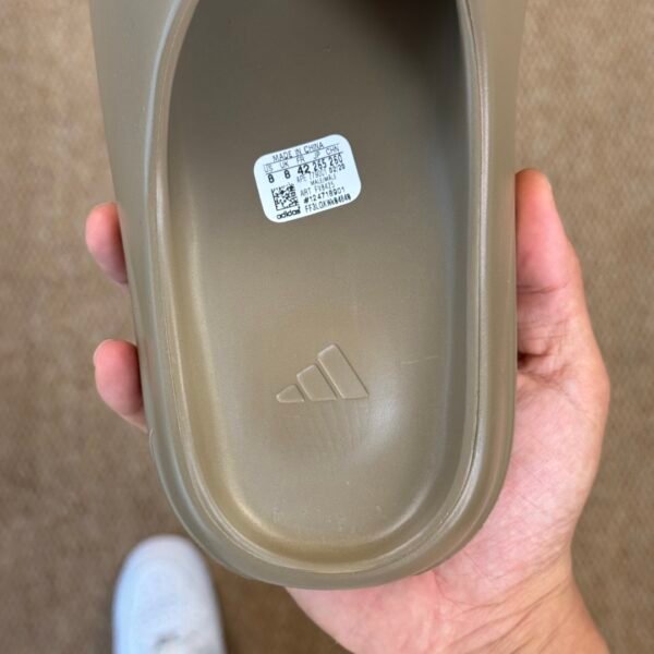 Yeezy Slide Glow Earbrn(37-48.5) - Image 3