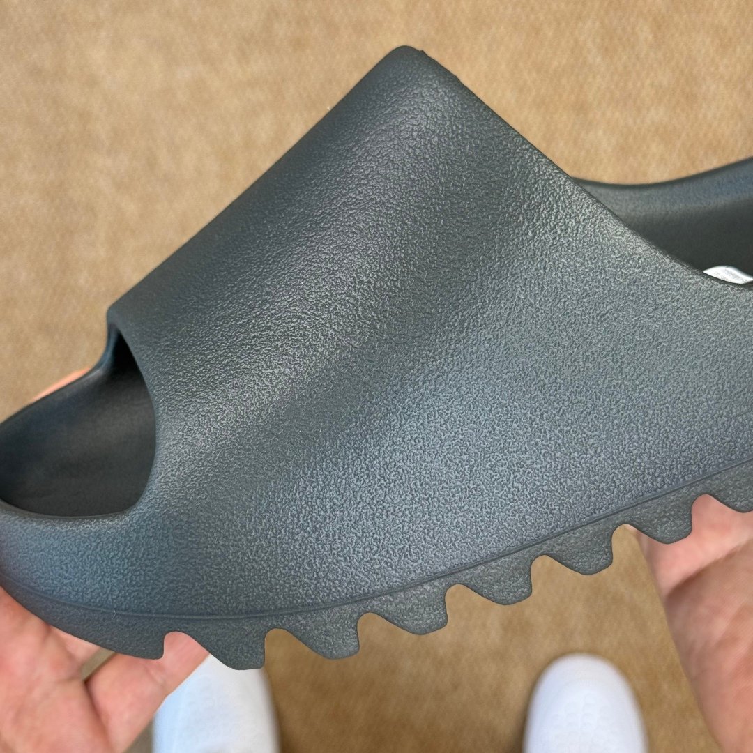 Yeezy Slide Dark Onyx(37-48.5) - Image 3