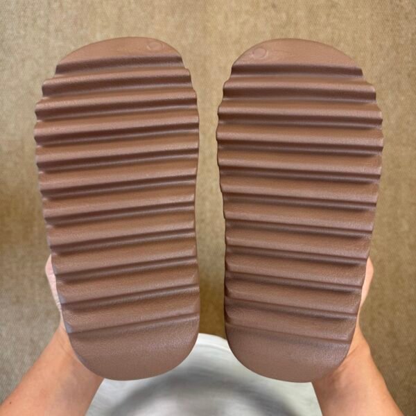 Yeezy Slide Glow Earth Brown(37-48.5) - Image 4