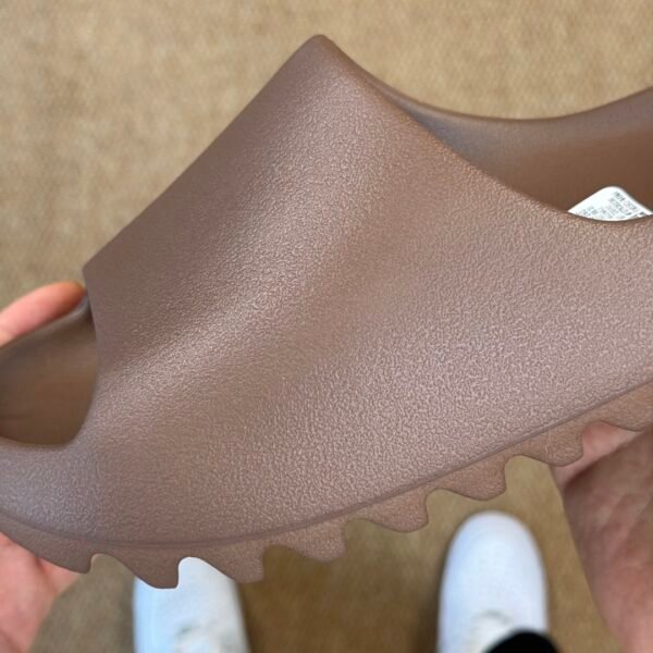 Yeezy Slide Glow Earth Brown(37-48.5) - Image 3