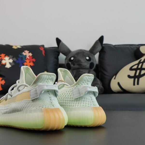 Yeezy boost 350 v2 Hyperspace(36-48.5) - Image 3