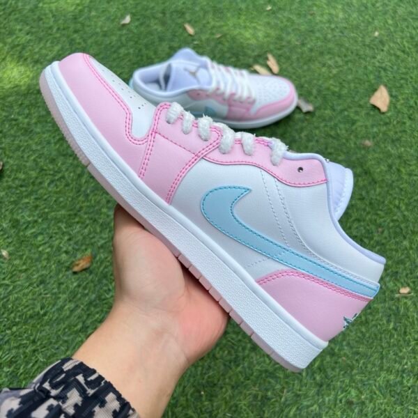 WMNS AIR JORDAN 1 LOW SE white powder blue cat scratch(35.5-46) - Image 4