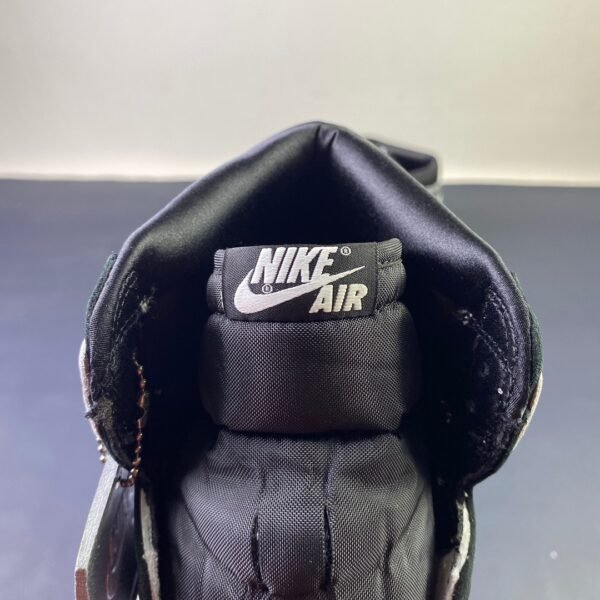 Air Jordan 1 High OG Retro “Silver Toe”(36-47.5) - Image 4