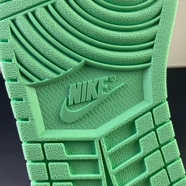Air Jordan 1 Retro High OG Green Glow(40.5-47.5) - Image 12