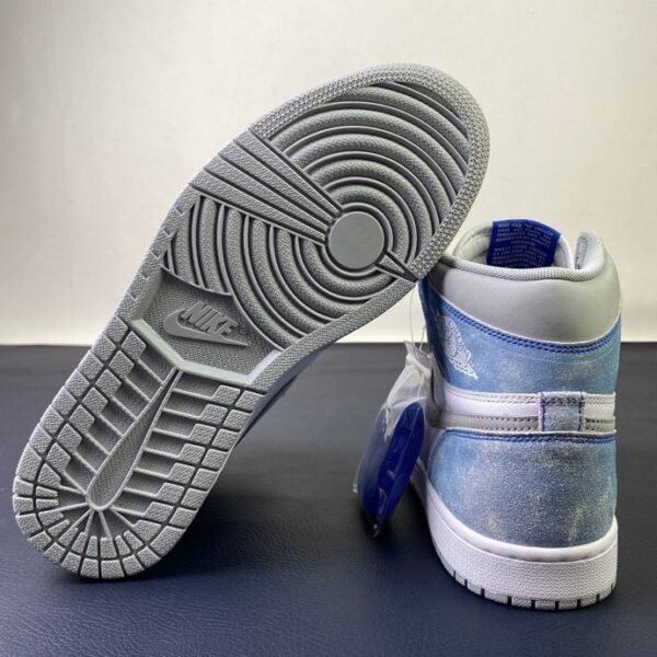Air Jordan 1 Retro High OG 'Hyper Royal'(36-47.5) - Image 13